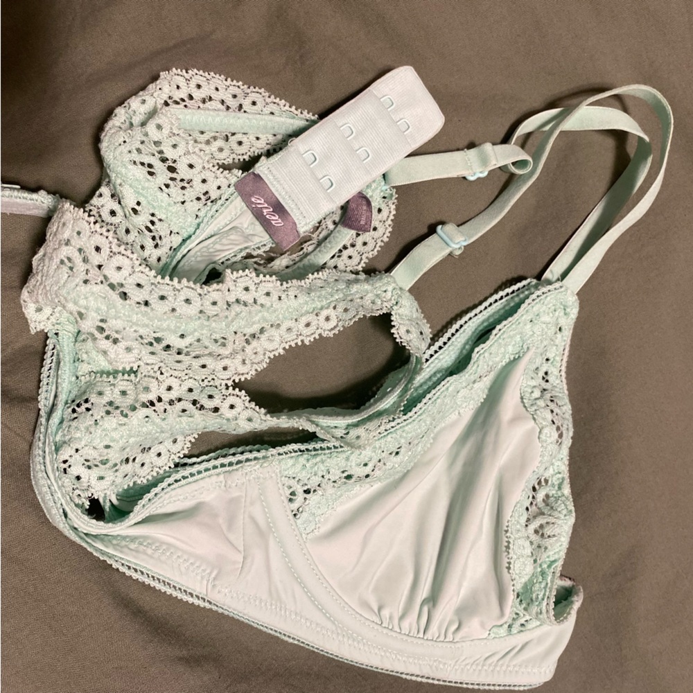 Underwire lace bra